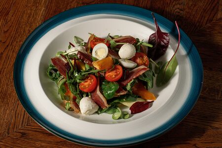 Салат с вяленой утиной грудкой