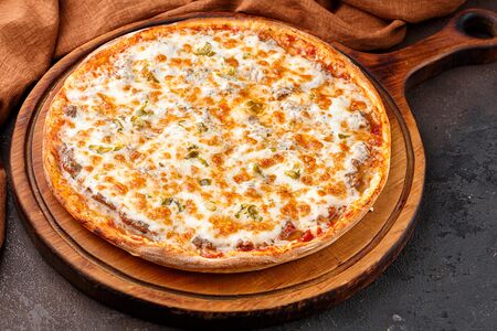 Пицца Болоньезе с халапеньо