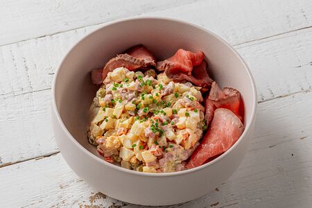 Оливье с ростбифом