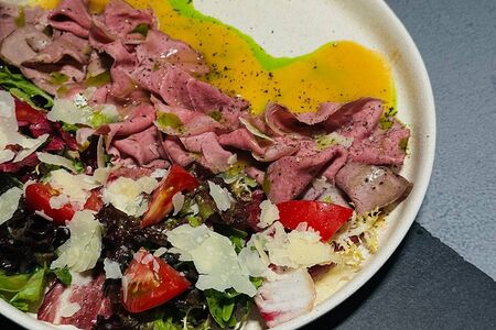 Салат с ростбифом