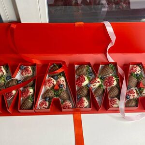 Клубника в шоколаде для мамы