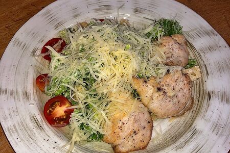 Салат Цезарь с курицей