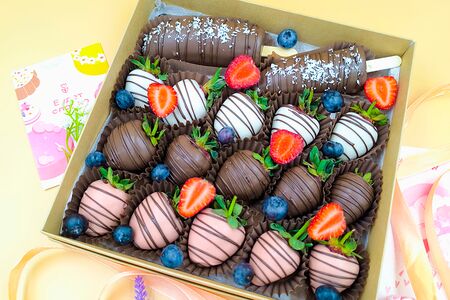 Клубника и банан в шоколаде №142