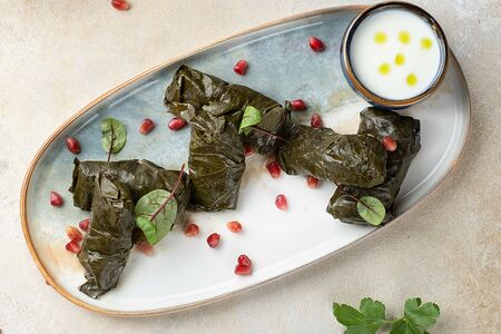 Долма с соусом мацони