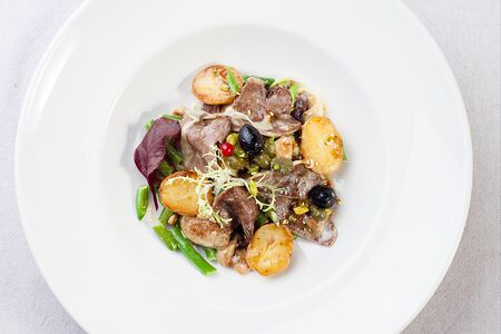 Теплый салат с языком