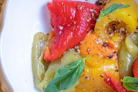 Печеные перцы с сыром страчателла