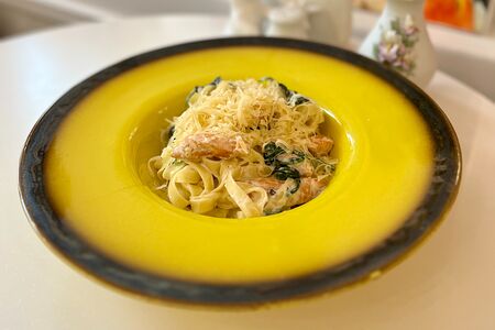 Паста с форелью и шпинатом