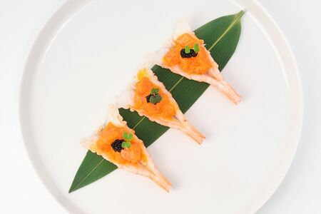 Тигровые креветки с тартаром из семги