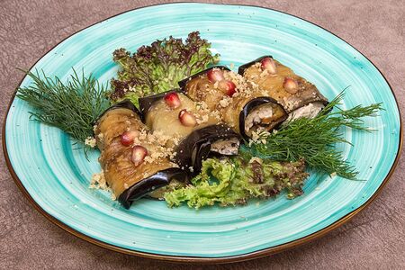 Баклажаны с грецкими орехами и чесноком