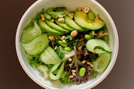 Зеленый салат с брокколи