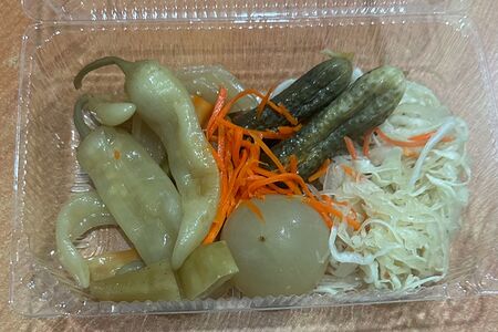 Ассорти соленья (цицак, капуста квашеная, помидор, огурец)