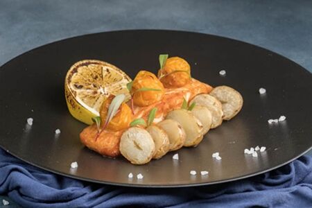 Стейк из семги с молодым картофелем