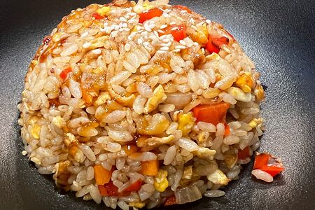 Рис с овощами и яйцом в соевом соусе