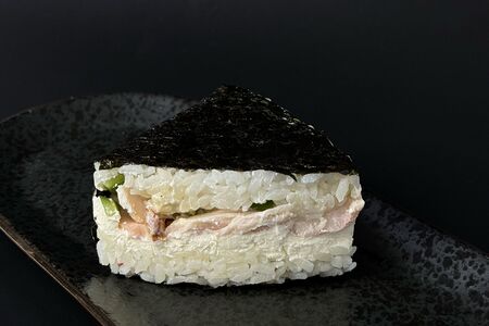 Онигири с курицей