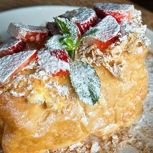 Наполеон со свежими ягодами