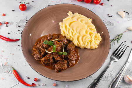 Балканский гуляш с картофельным пюре