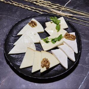 Ассорти домашних сыров