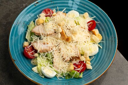 Салат Цезарь с курицей