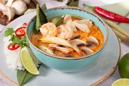 Том ям с креветками и курочкой