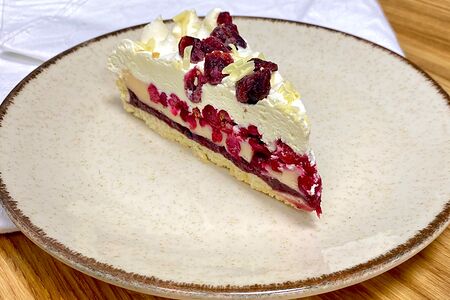 Чизкейк Брусничный с белым шоколадом