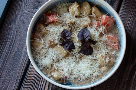 Ньокки с рваной говядиной и камамбером