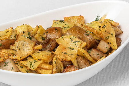 Картофель, жаренный с белыми грибами