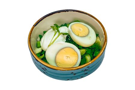 Салат из зеленого лука с яйцом