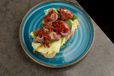 Брускетта с ростбифом