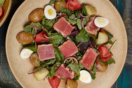 Салат с тунцом