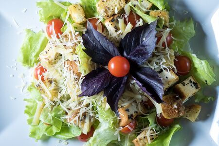 Салат Цезарь веган по рецепту Бхаджан