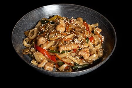 Курица с овощами в остро-сладком соусе