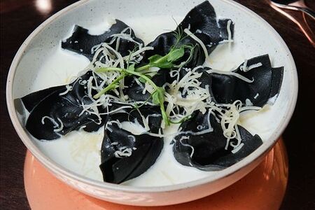 Равиоли с крабом в сливочном соусе