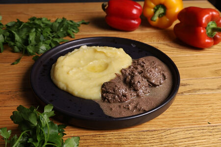 Печень говяжья жареная с луком