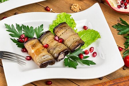 Рулетики из баклажан