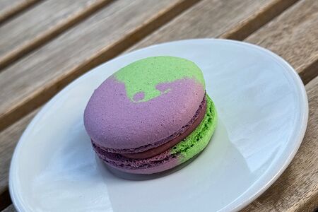 Макаронс Смородина-базилик