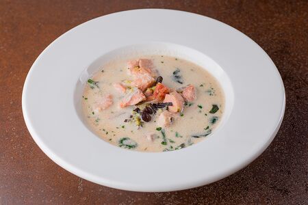 Сливочная уха с форелью