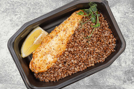 Семга под горчичным соусом с гречкой