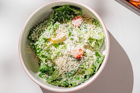 Цезарь с куриным бедром 