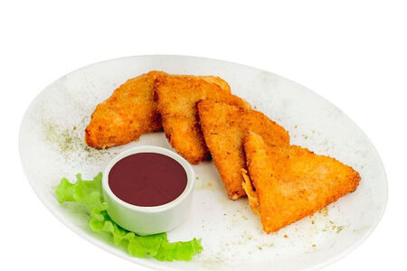 Чеддер фри с малиновым соусом