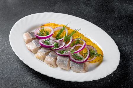 Сельдь с жареным картофелем