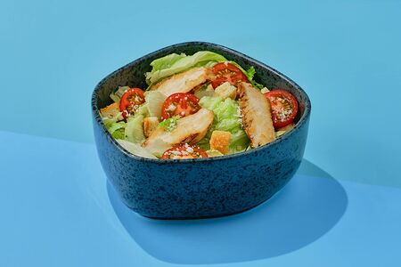 Салат Цезарь с курицeй