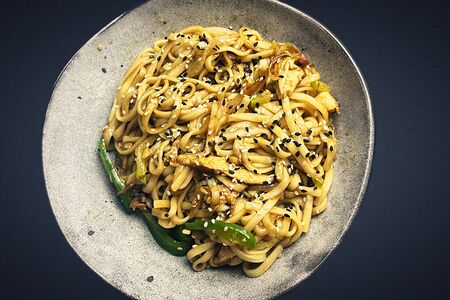 Удон с курицей в терияки