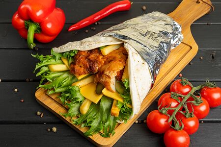 Гирос в арабской лепешке