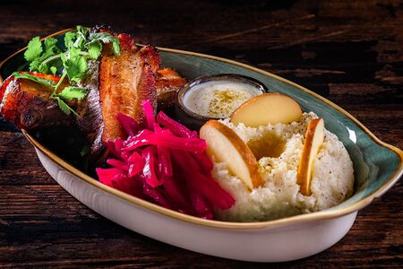 Копченые свиные ребрышки с мамалыгой