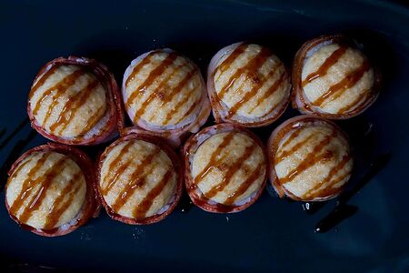 Запеченный ролл с беконом