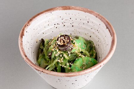 Салат с осьминогом, огурцом и морскими водорослями