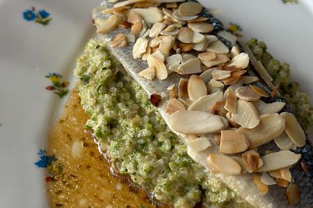 Филе сибаса с киноа