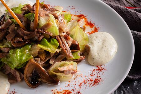 Салат с языком