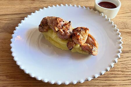 Шашлычок из курицы с картофельным пюре