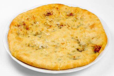 Закрытый пирог со шпинатом и сулугуни